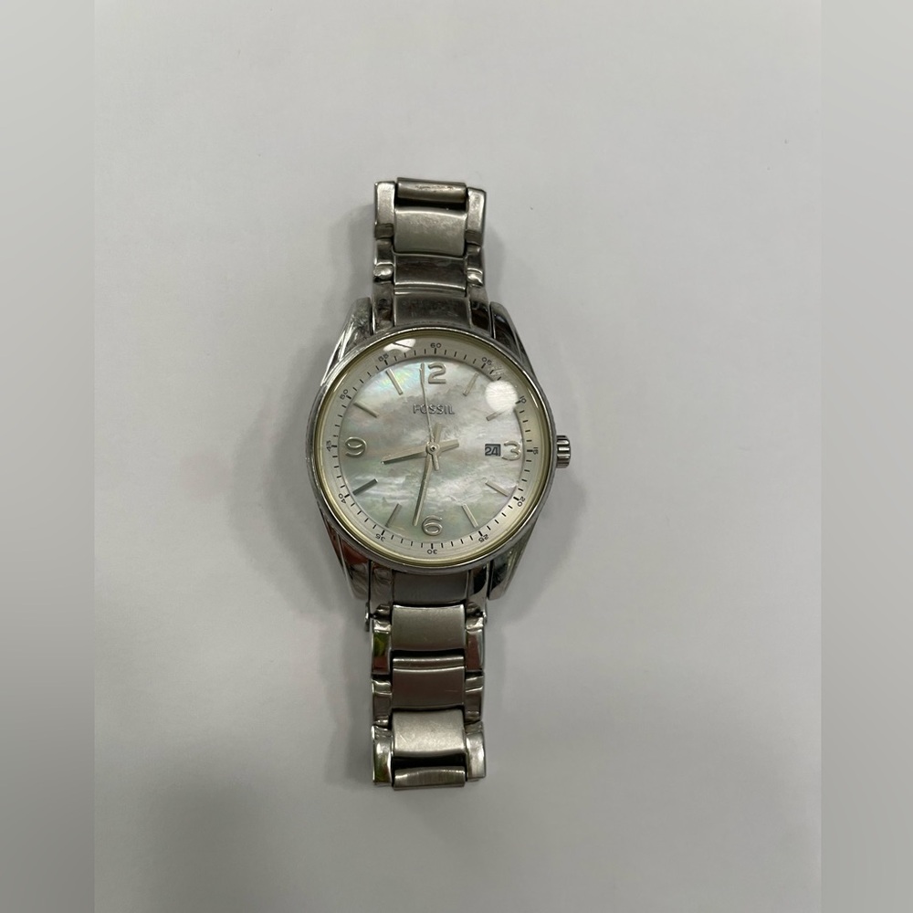 Fossil Silver Timepiece with Iridescent Dial